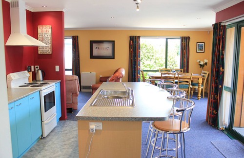 Hanmer Springs House | Family-Friendly Modern Bach with WiFi in Hanmer Springs
