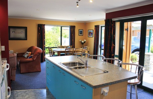 Hanmer Springs House | Family-Friendly Modern Bach with WiFi in Hanmer Springs