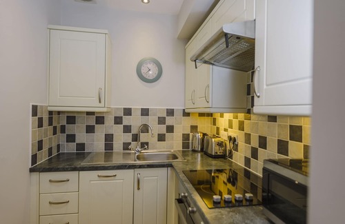 Tawstock Cottage | Family-Friendly Corner Cottage with Indoor Pool & Breakfast