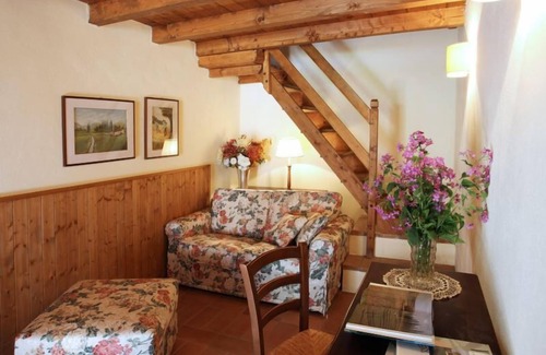 Montaione Hotel | Discover POPULUS: Ground Floor Apartment with Pool & Breakfast