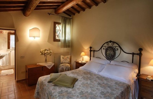 Montaione Hotel | Discover POPULUS: Ground Floor Apartment with Pool & Breakfast