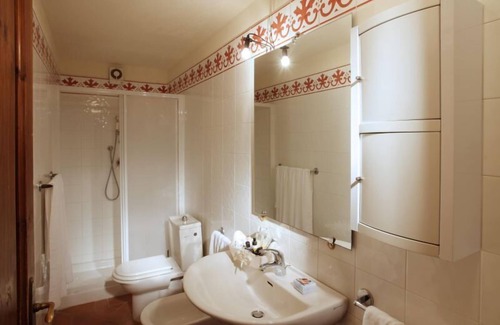Montaione Hotel | Discover POPULUS: Ground Floor Apartment with Pool & Breakfast