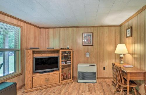 Marshall House | Guest Rated 10/10: Marshall Cabin Retreat with Creek Access