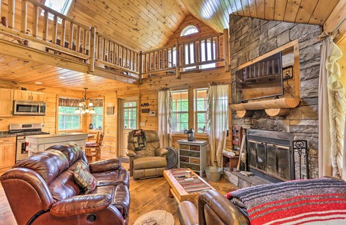 Blakely Cabin | Cozy Blakely Cabin with Hot Tub & Valley Views Await!