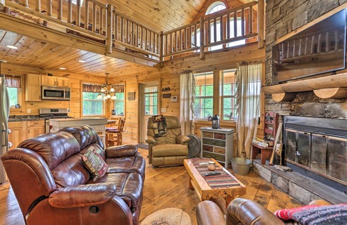 Blakely Cabin | Cozy Blakely Cabin with Hot Tub & Valley Views Await!