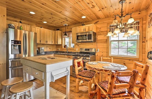 Blakely Cabin | Cozy Blakely Cabin with Hot Tub & Valley Views Await!