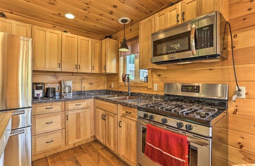 Blakely Cottage | Relaxing Blakely Cabin with Porch & Scenic Valley Views