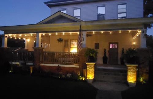 Sunbury Apartment | Porch life in Sunbury