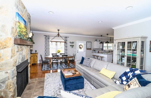 Burks Fork House | Memorable Stays at Porch n' Pasture Farm by Buffalo Mountain