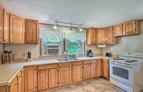 Marshall Cabin | Scenic Cabin Retreat with On-Site Creek Access and Spa