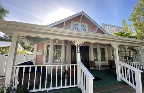 Stuart House | Historic Porch Suite in Downtown Stuart - Pet & Child Friendly