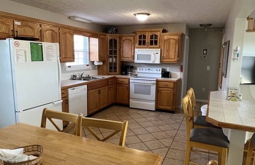 Monticello House | Scenic Lake View Retreat Near Beaver Creek Marina