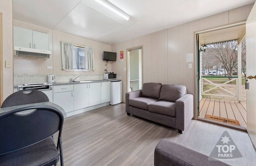 Porepunkah RV Rental | Explore Porepunkah Pines Holiday Park: Family-Friendly Getaway
