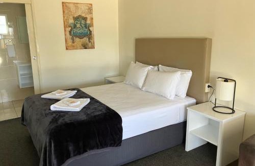 Rockhampton Hotel | Discover Comfort at Porky's Motel Rockhampton