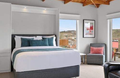 Port Campbell Apartment | Beautiful Port Central No 2: Oceanfront Retreat with Top Ratings