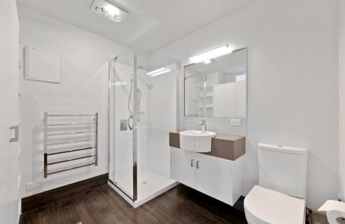 Port Campbell Apartment | Beautiful Port Central No 2: Oceanfront Retreat with Top Ratings
