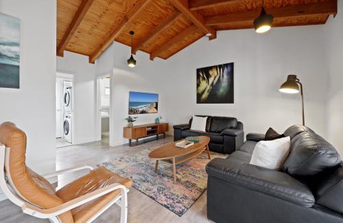 Port Campbell Apartment | Experience Comfort at Port Central No 3 - Rated 9/10