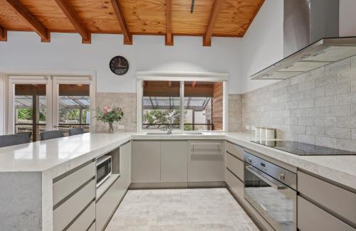 Port Campbell Apartment | Experience Comfort at Port Central No 3 - Rated 9/10