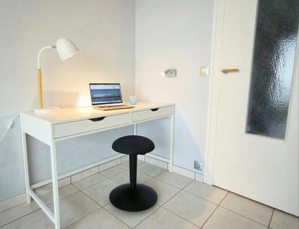 Saint-Michel-Chef-Chef Apartment | Cozy Studio for Two with Gorgeous Port de Comberge View