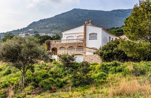 Port de la Selva Apartment | Coastal Retreat at Port de la Selva - Family-Friendly Stay