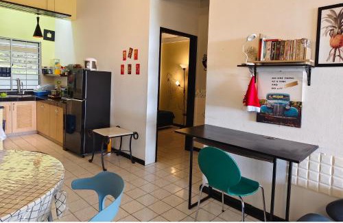 Taman Haji Zainal Apartment | Beachfront Homestay with Ocean Views in Port Dickson