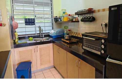 Taman Haji Zainal Apartment | Beachfront Homestay with Ocean Views in Port Dickson