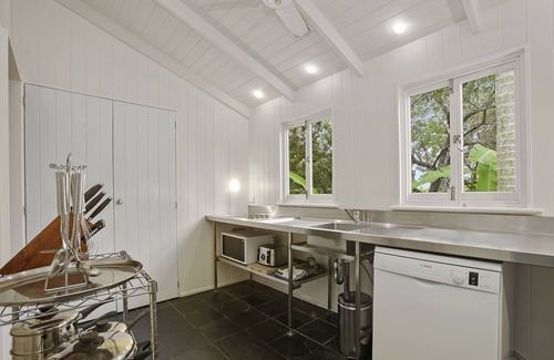 Port Douglas Cottage | Discover Port Douglas Cottage and Lodge with Oceanfront Bliss