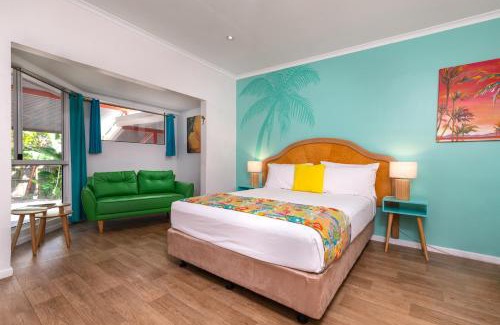 Port Douglas Hotel | Discover the Port Douglas Motel - Rated 9/10 with Pool Access