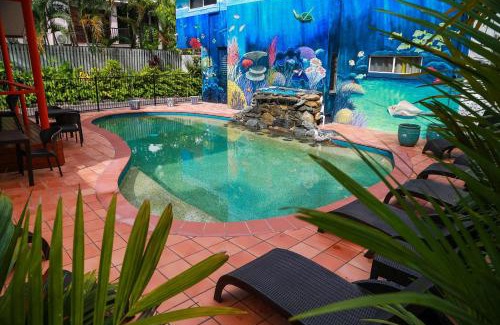 Port Douglas Hotel | Discover the Port Douglas Motel - Rated 9/10 with Pool Access