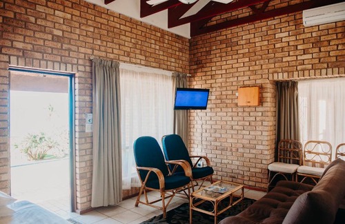 Port Edward Resort | Beachfront Port Edward Holiday Resort with Pool & Ocean Views
