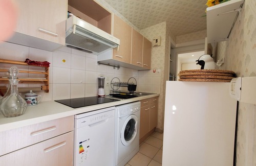 Frejus Port Apartment | Port FREJUS T2: Air-Conditioned Retreat with Garden View
