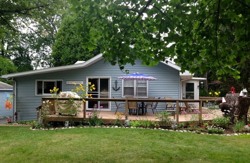 Fort Gratiot Cottage | Beachside Bliss at Sandy Feet Cottage by Lake Huron