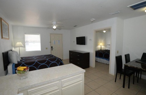 Port Isabel Hotel | Experience Port Isla Inn: Oceanfront Retreat with Pool Access