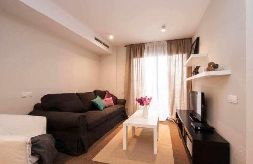 El Poble-sec Apartment | Ideal Central Port IV Apartment for Groups and Families