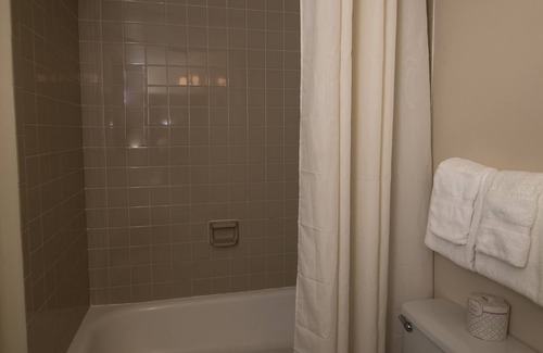 Port LaBelle Hotel | Discover Port Labelle Inn: Family-Friendly Retreat Awaits