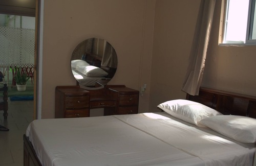 Port of Spain House | Budget-Friendly Port Lodge with Kitchen and Breakfast