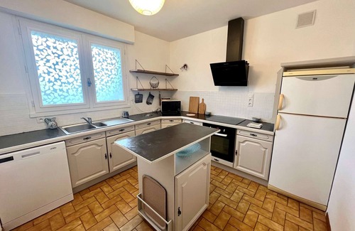Port-Louis House | Cozy Port-Louis House with Ocean View and Free Wifi