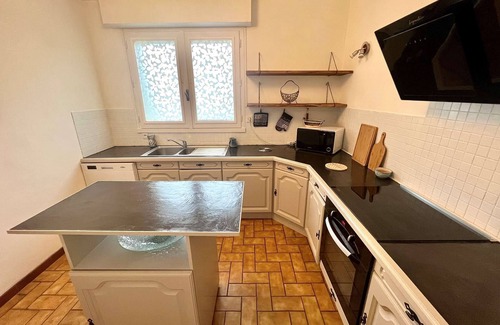 Port-Louis House | Cozy Port-Louis House with Ocean View and Free Wifi