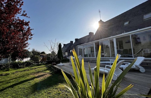 Port-Louis House | Cozy Port-Louis House with Ocean View and Free Wifi