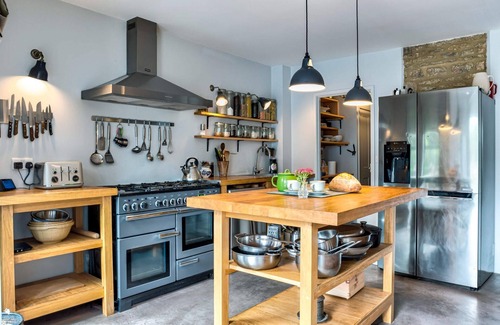 Wolvercote House | Experience Port Meadow View: Family-Friendly Oxford Retreat