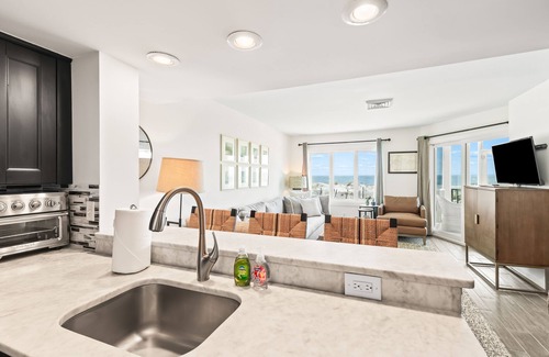 Isle of Palms Condo | Oceanfront Retreat: Port O' Call F102 with Beach Access