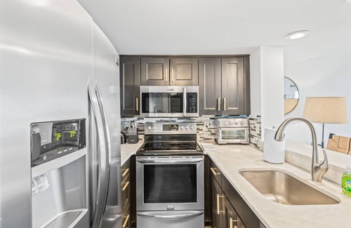 Isle of Palms Condo | Oceanfront Retreat: Port O' Call F102 with Beach Access