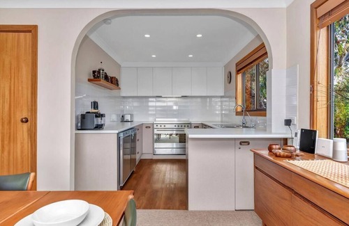 Port Willunga House | Inviting Port of Call - Steps from Beautiful Port Willunga Beach