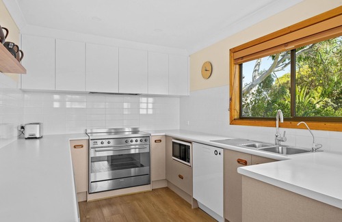 Port Willunga House | Inviting Port of Call - Steps from Beautiful Port Willunga Beach
