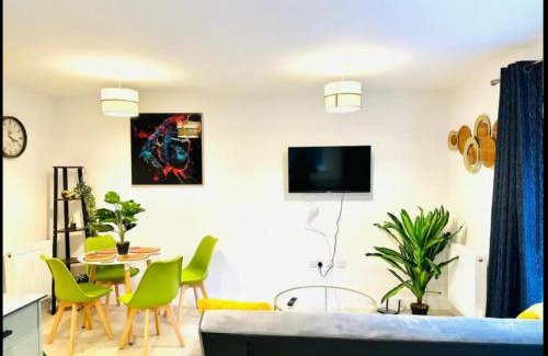 Dover House | Port of Dover Lodge 20 sleeps
