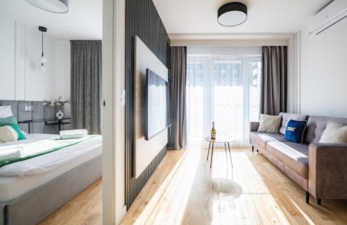 Fabryczna Apartment | Discover NOWY APARTAMENT: 4-Star Comfort with Free Garage