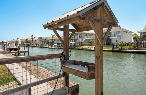 City-by-the Sea Cottage | Experience Port Royal Dream: Oceanfront Getaway Awaits