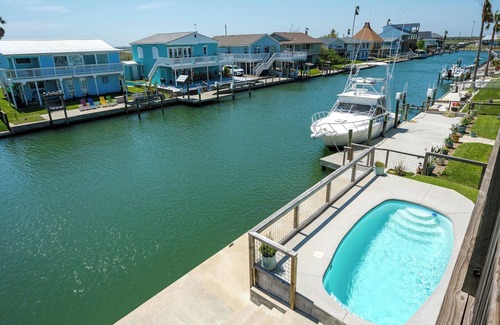 City-by-the Sea Cottage | Experience Port Royal Dream: Oceanfront Getaway Awaits