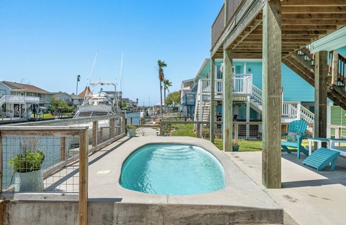 City-by-the Sea Cottage | Experience Port Royal Dream: Oceanfront Getaway Awaits