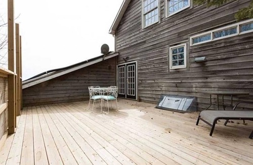 Port Stanley Cottage | Port Stanley Village 4BR – Walk to Little Beach, Lake Views w/Hot Tub
